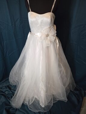 David's Bridal White Wedding Dress with Floral Detail size 4 NWT